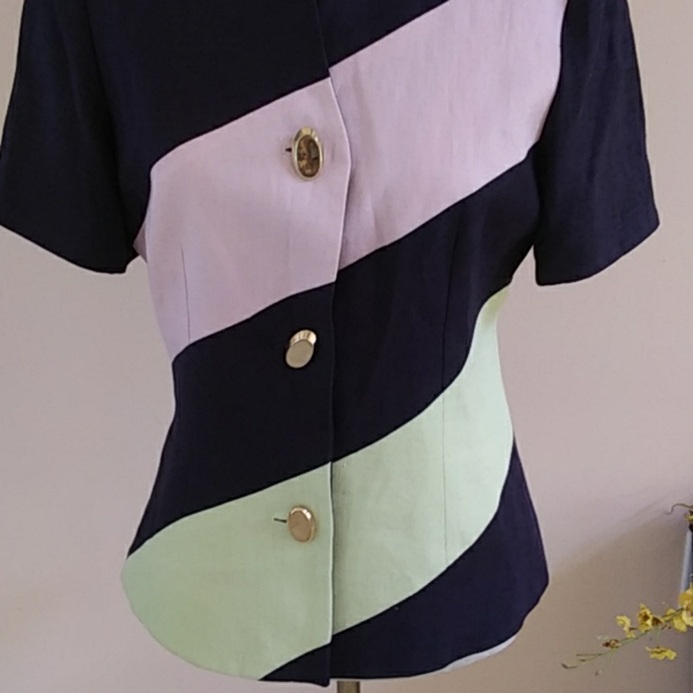 Constance Saunders Short Sleeve Top. - Picture 2 of 4